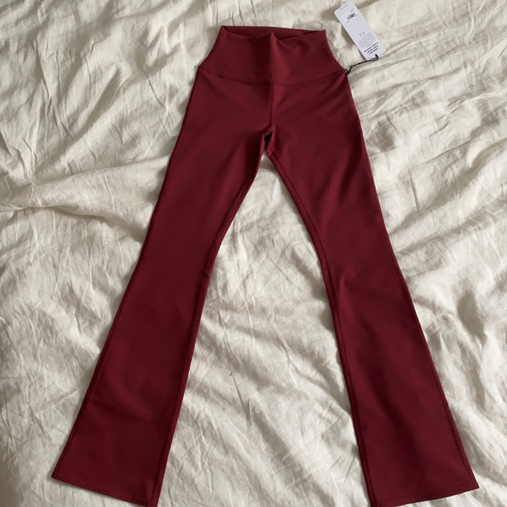 Alo Yoga Airbrush High-Waist Bootcut Legging in Cranberry